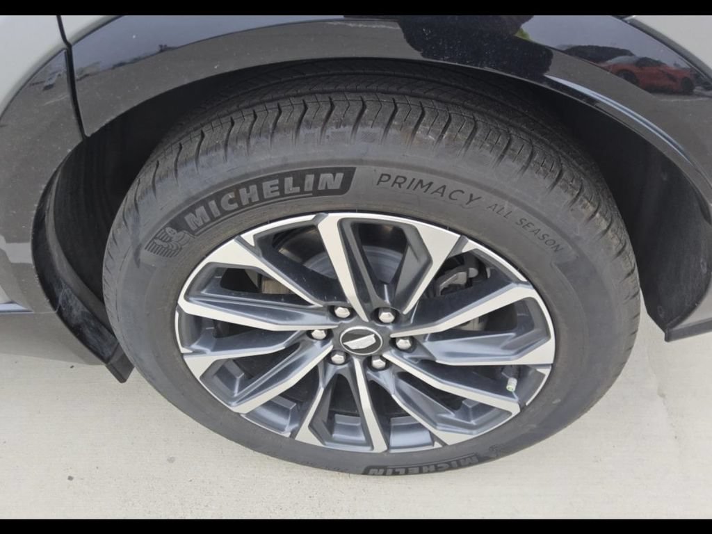 Used 2025 Cadillac Lyriq Sport w/ LPO, Floor Liner Package AWD/4WD image 4