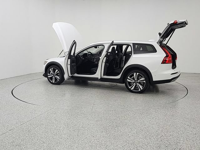 Certified 2025 Volvo V60 B5 Cross Country Plus AWD/4WD image 12