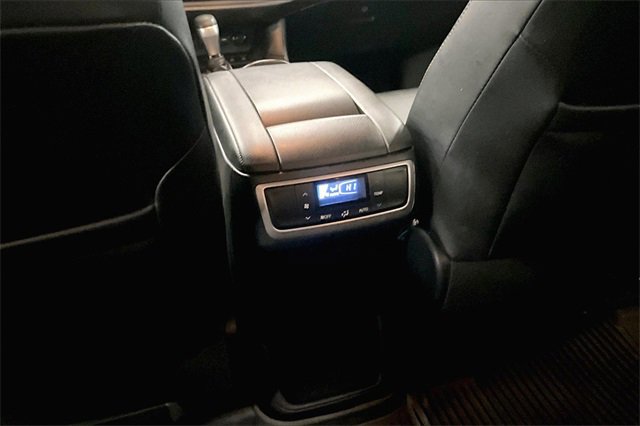 Used 2019 Toyota Highlander XLE image 10