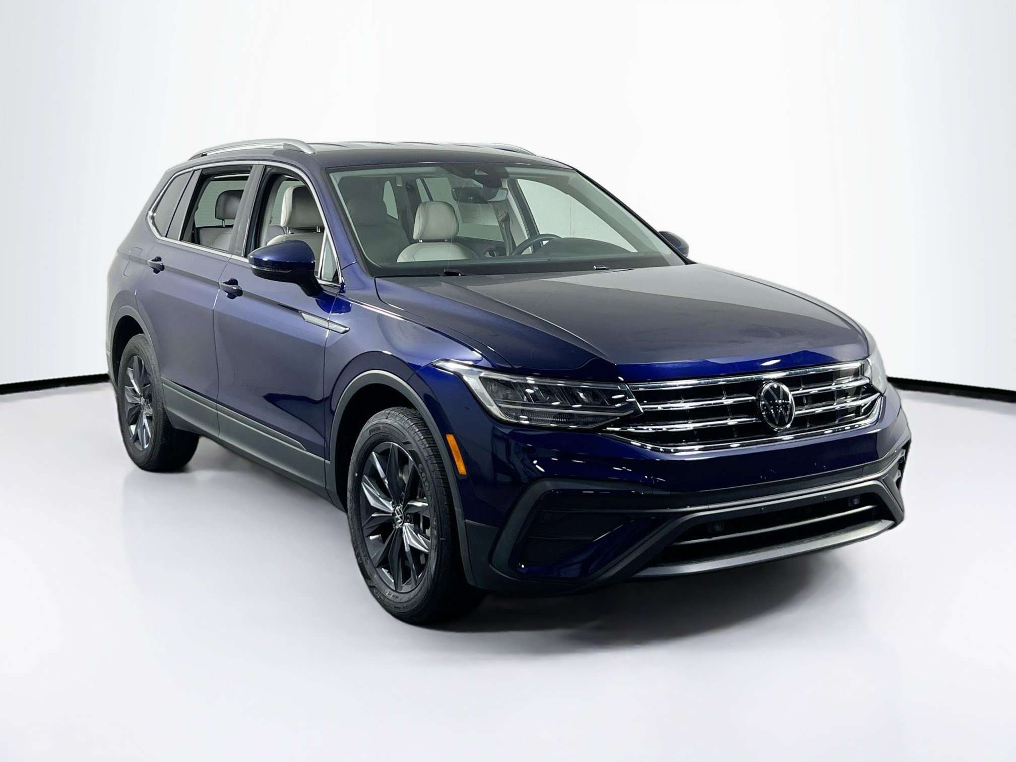 Used 2022 Volkswagen Tiguan SE AWD/4WD image 3