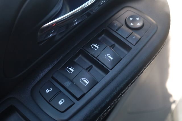 Used 2015 Chrysler Town & Country Touring FWD image 13