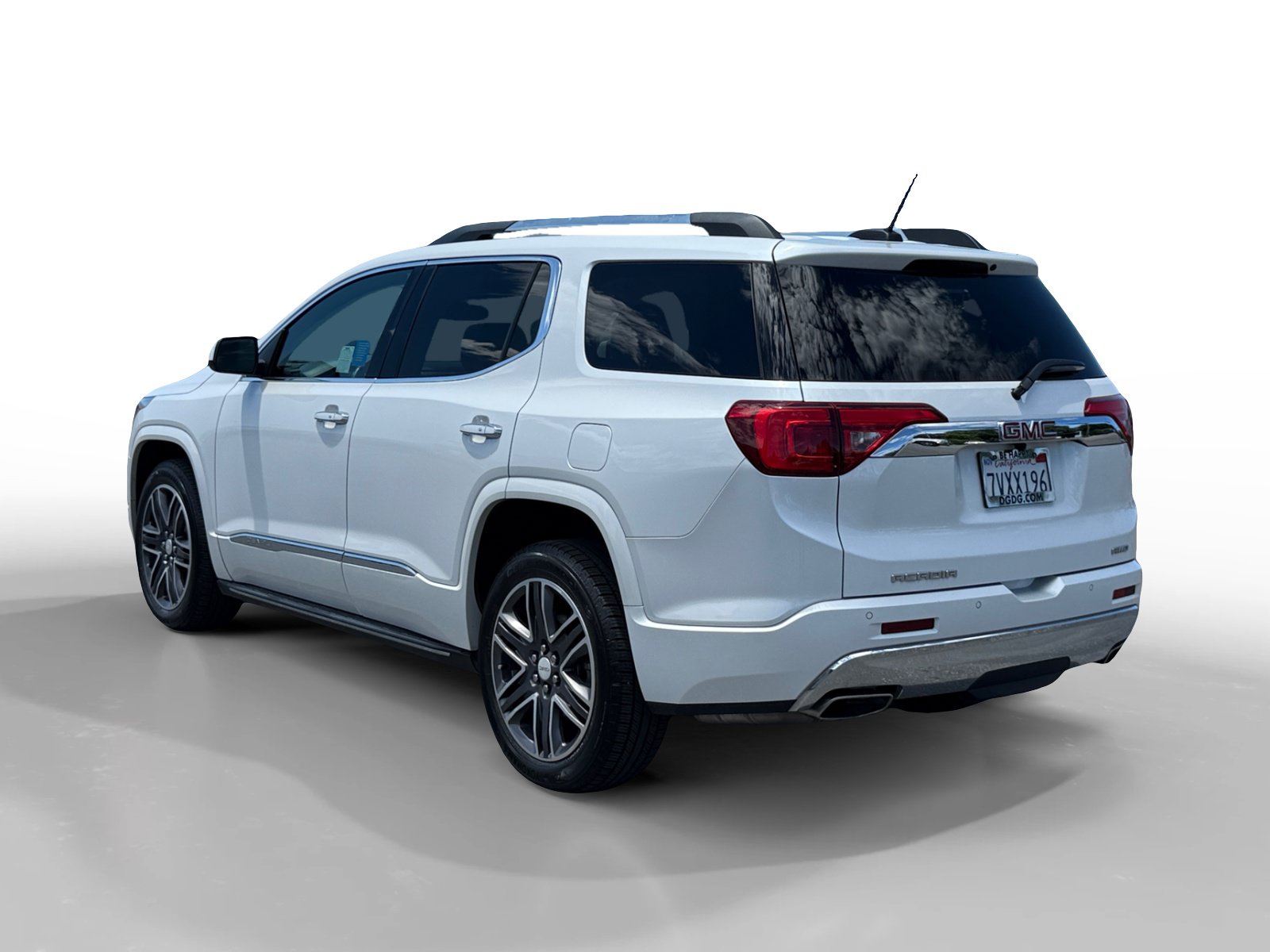 Used 2017 GMC Acadia Denali w/ Technology Package AWD/4WD image 3