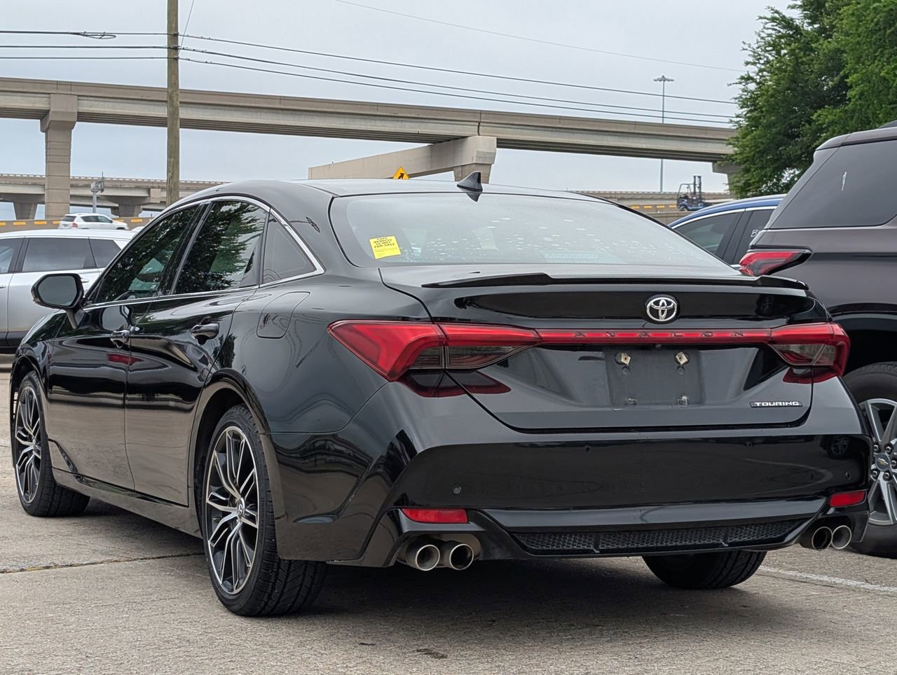 Used 2019 Toyota Avalon Touring w/ Advanced Safety Package image 4