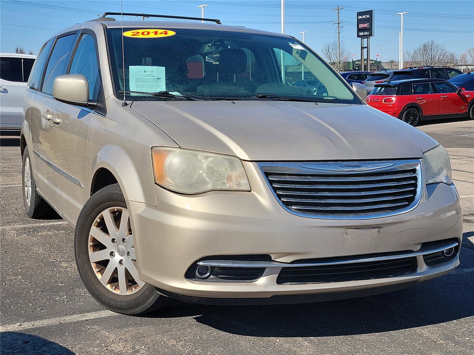 Used 2014 Chrysler Town & Country Touring image 9