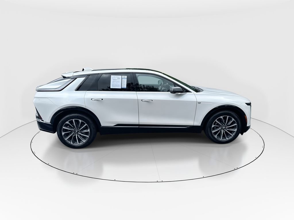 Used 2025 Cadillac Lyriq Sport AWD/4WD image 9
