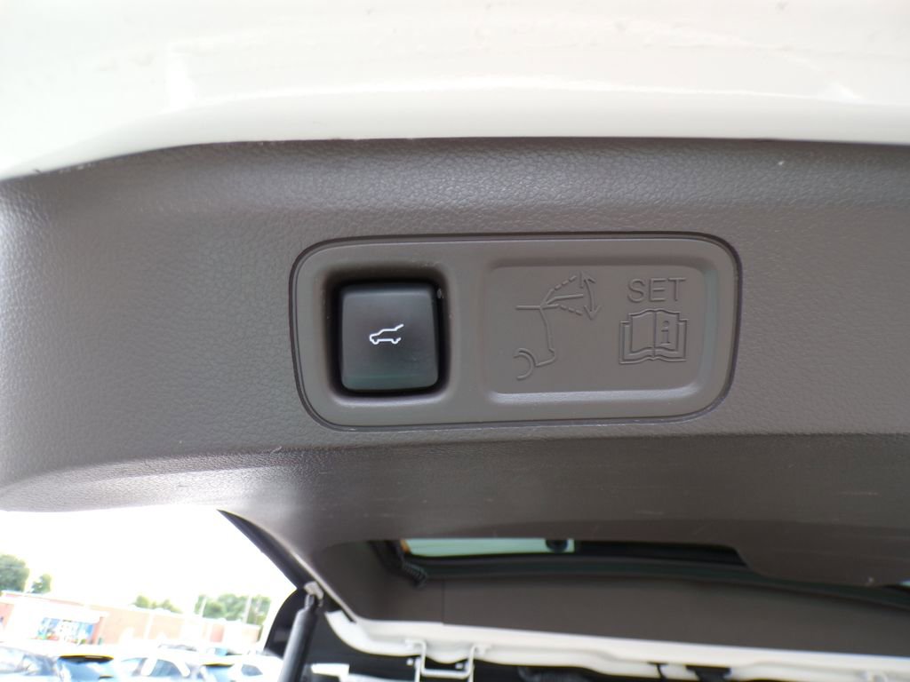 Used 2024 Lincoln Navigator L Reserve image 10