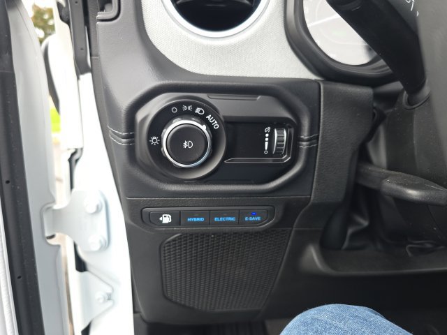 Used 2025 Jeep Wrangler Unlimited Sahara w/ Safety Group AWD/4WD image 19