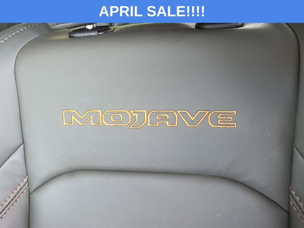 Used 2025 Jeep Gladiator Mojave w/ Convenience Group image 9