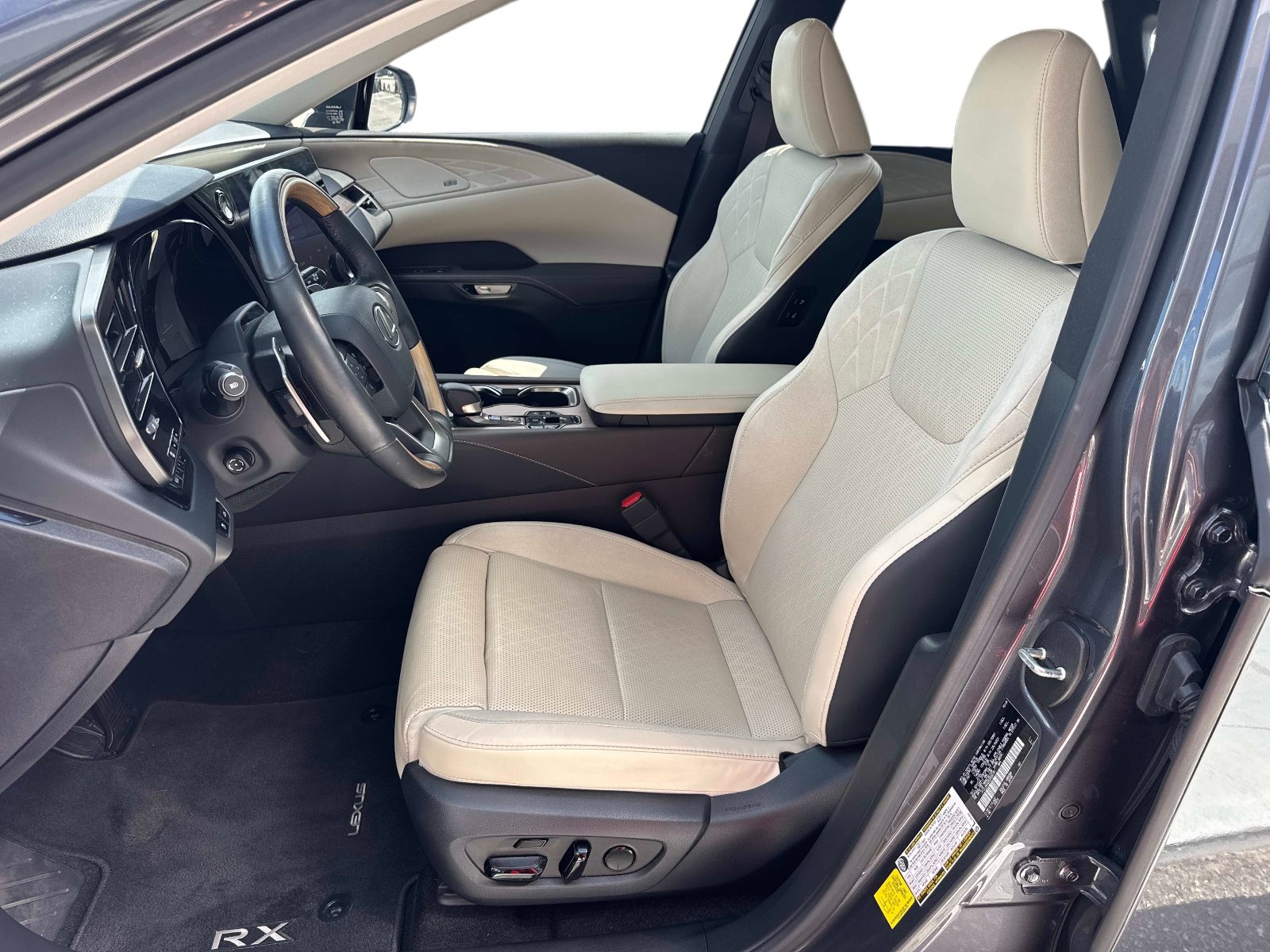 Used 2025 Lexus RX 450h AWD w/ Luxury Package image 22