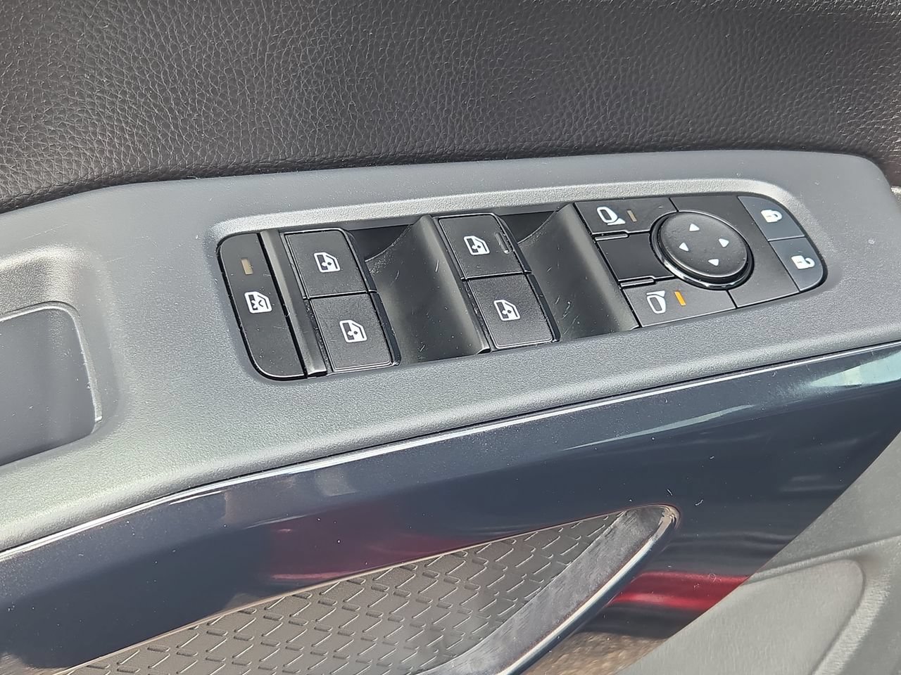 Certified 2024 Nissan Pathfinder SV FWD image 27