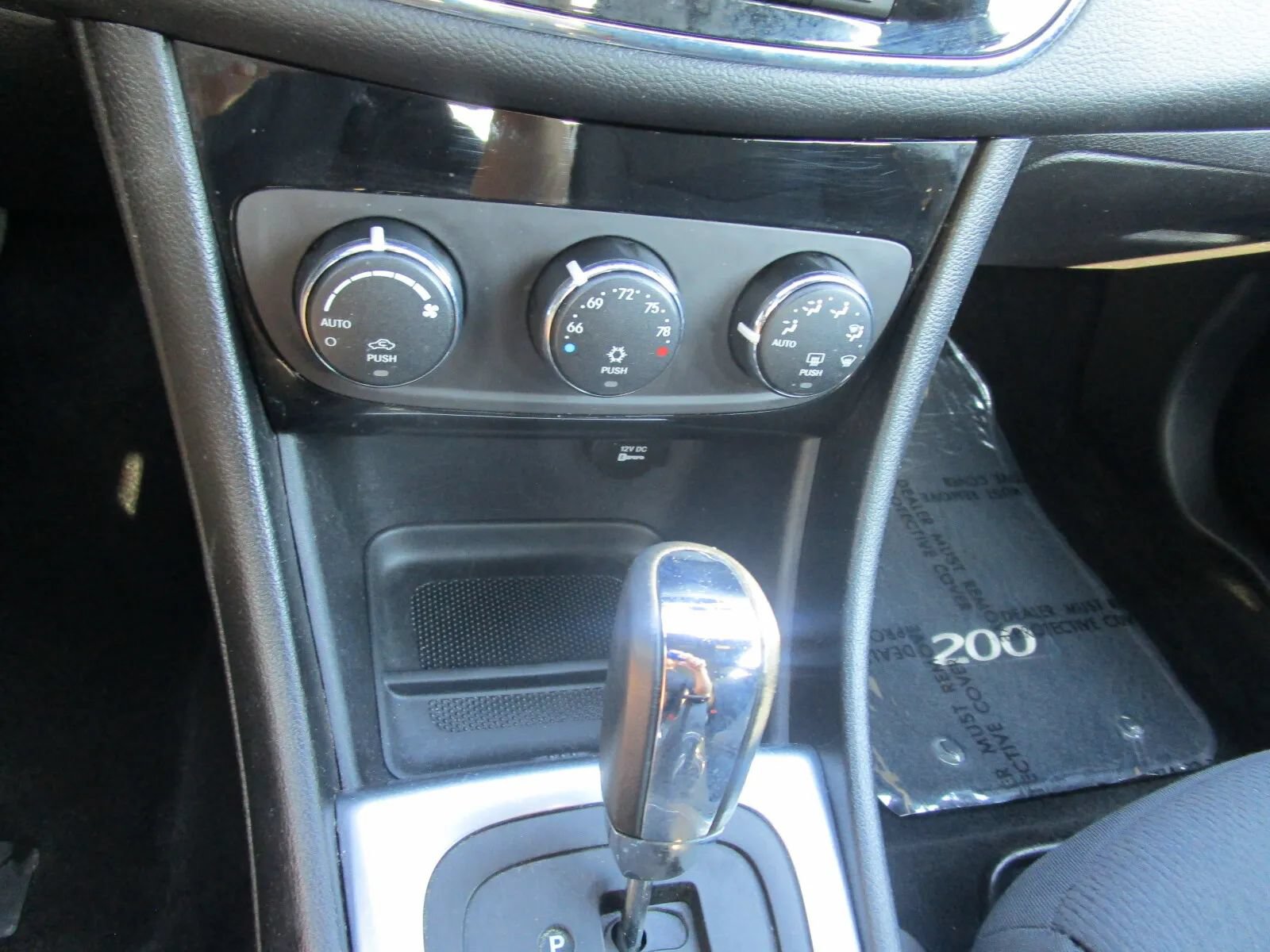 Used 2013 Chrysler 200 Touring w/ Cold Weather Group FWD image 10