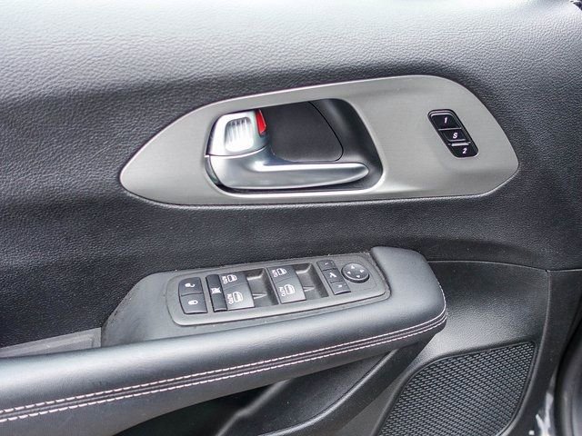 Used 2023 Chrysler Pacifica Limited w/ S Appearance Package image 24