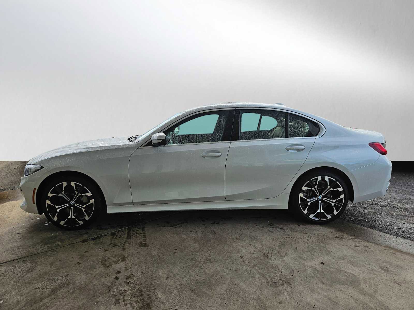 Used 2025 BMW 330i xDrive Sedan w/ Convenience Package image 6