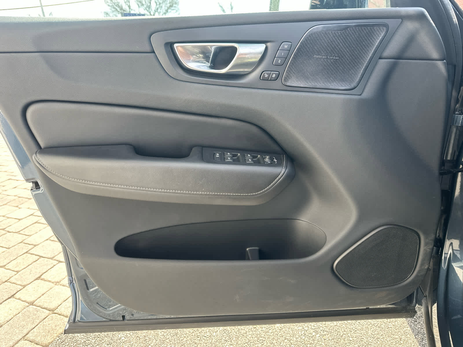 Used 2023 Volvo XC60 B5 Ultimate w/ Climate Package image 15