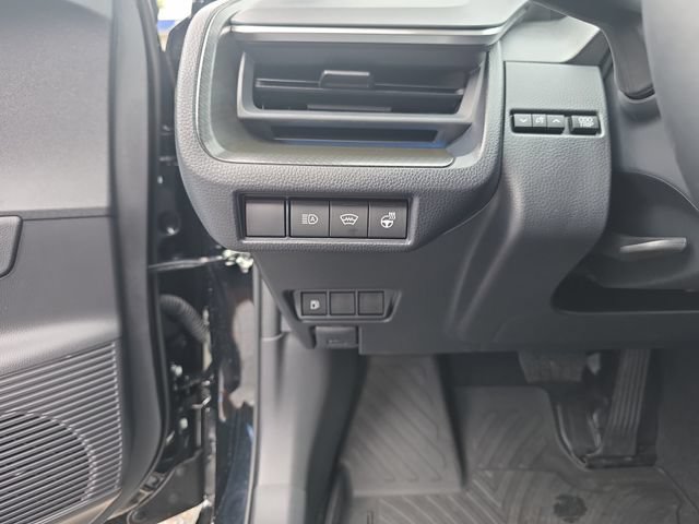Used 2025 Toyota Prius FWD image 18