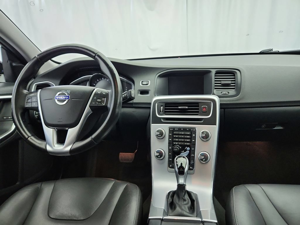 Used 2018 Volvo V60 T5 Cross Country AWD/4WD image 25