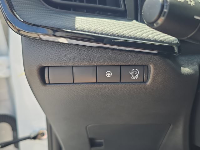 Used 2025 Nissan Kicks SR FWD image 22