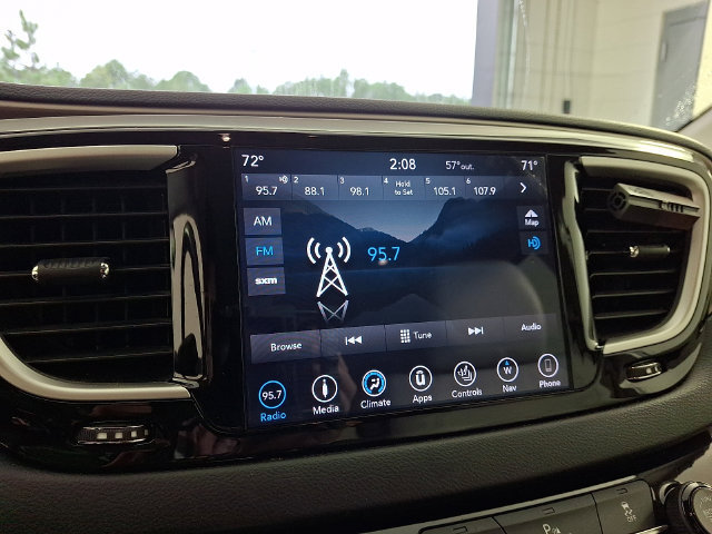 Used 2018 Chrysler Pacifica Touring-L FWD image 18