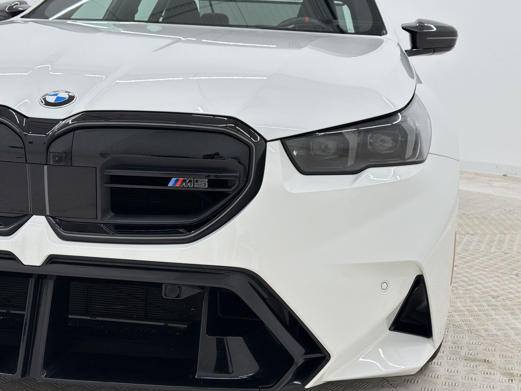 Certified 2025 BMW M5 w/ Carbon Package AWD/4WD image 11