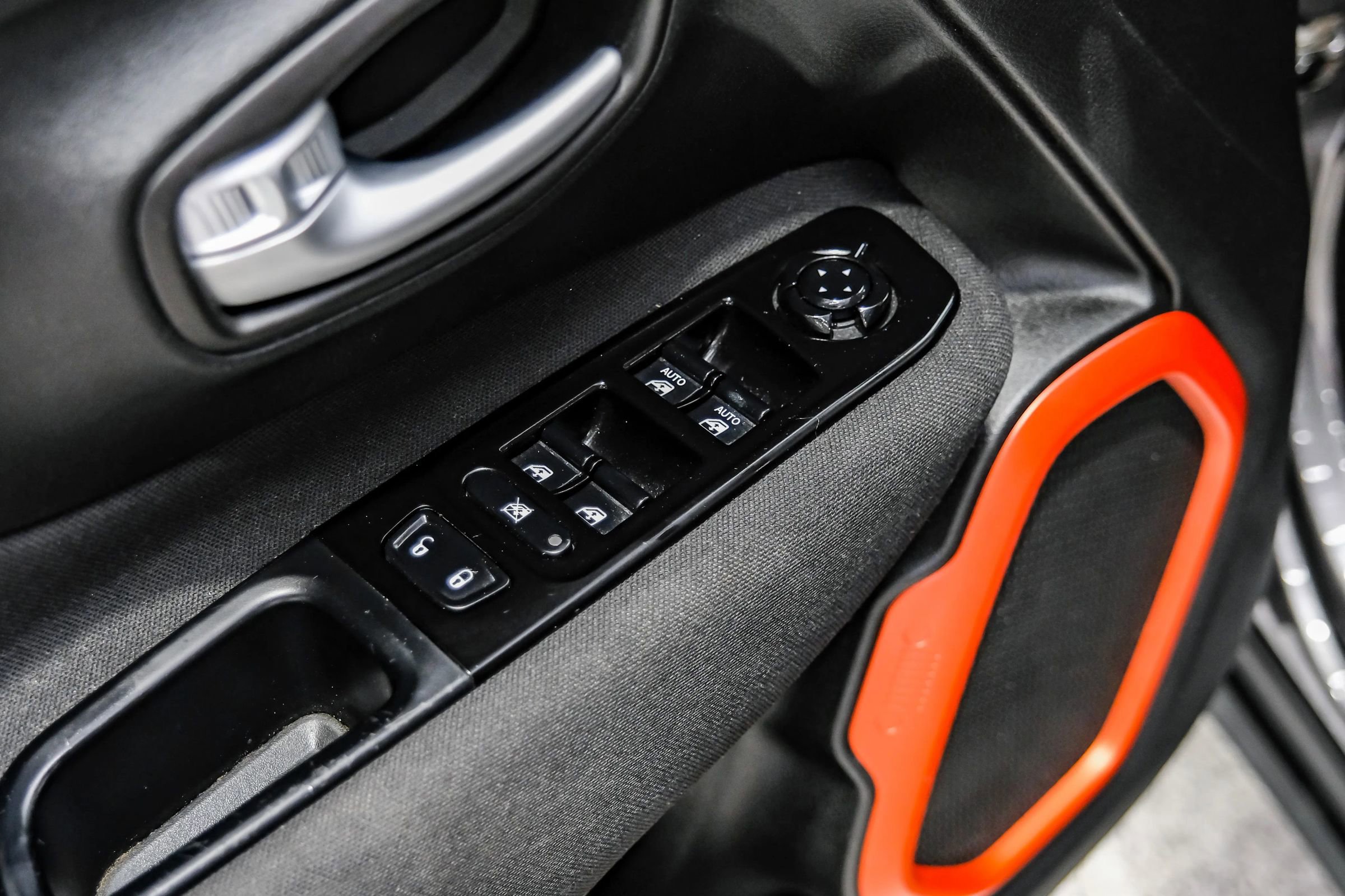 Used 2020 Jeep Renegade Latitude image 45
