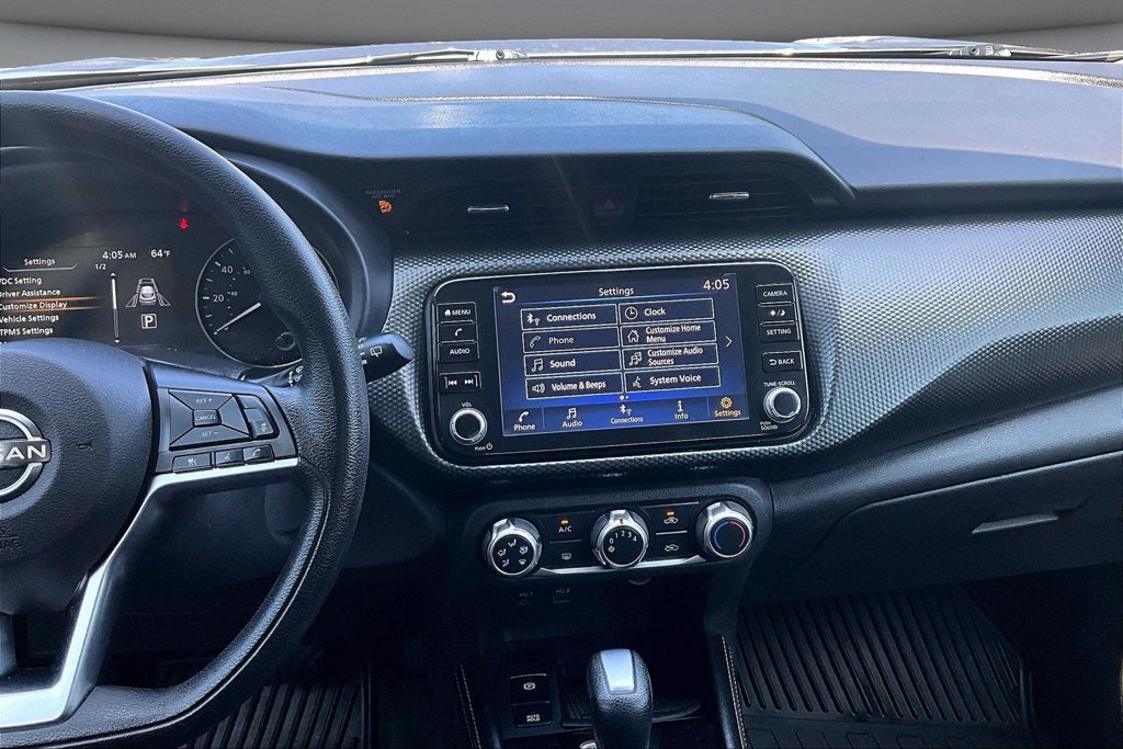 Used 2023 Nissan Kicks SV FWD image 9