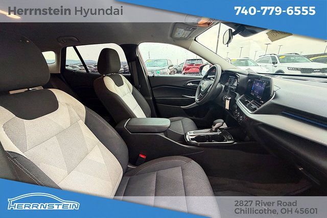 Used 2025 Chevrolet Trax LS w/ LS Convenience Package image 23