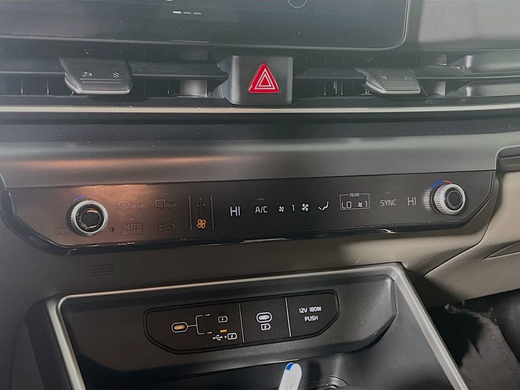 Used 2025 Kia Carnival FWD image 14