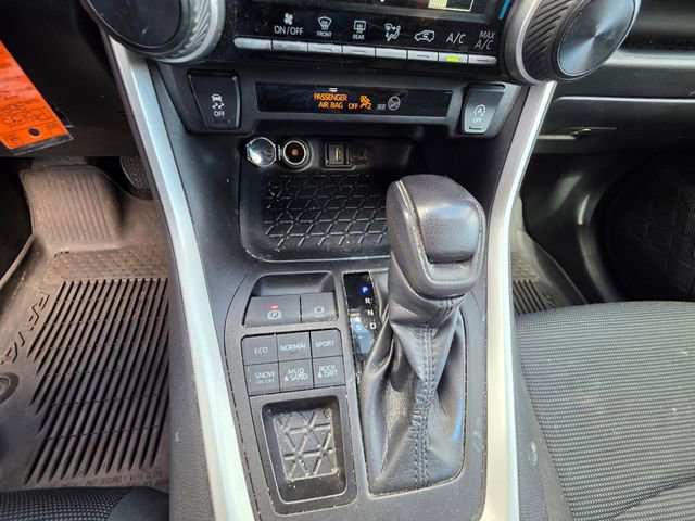 Used 2022 Toyota RAV4 LE AWD/4WD image 21