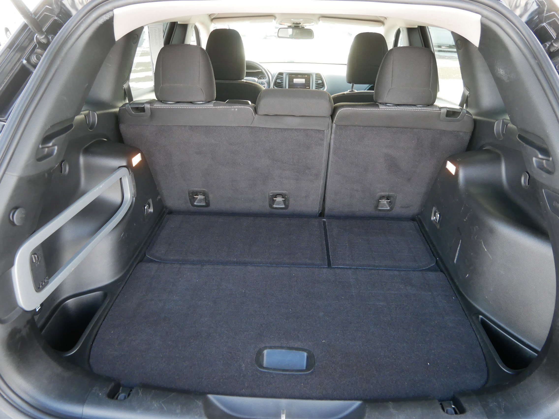 Used 2014 Jeep Cherokee Latitude w/ Cold Weather Group image 18