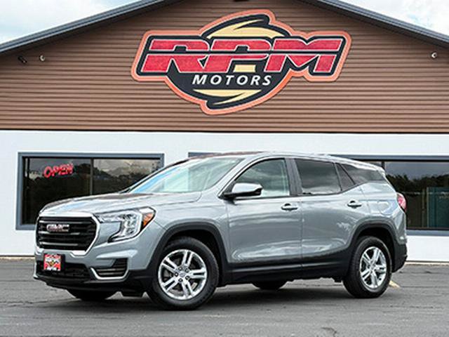 Used 2023 GMC Terrain SLE w/ LPO, Floor Liner Package AWD/4WD image 3