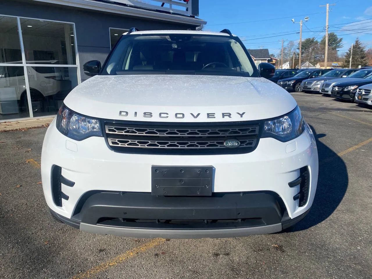 Used 2018 Land Rover Discovery SE image 2