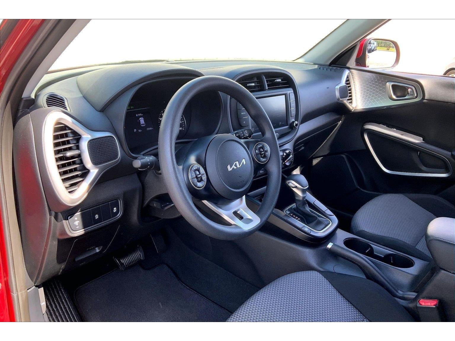 Used 2022 Kia Soul LX FWD image 12