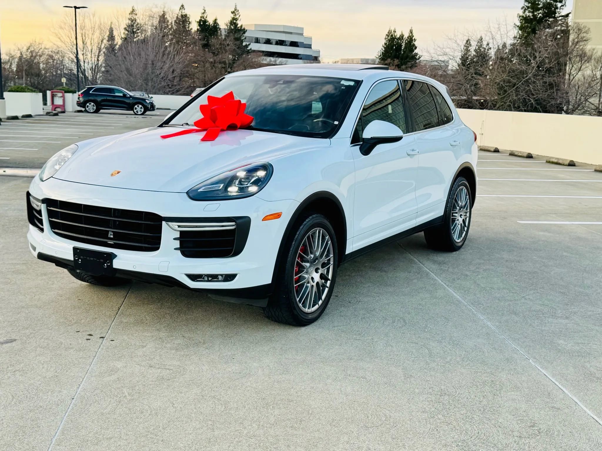 Used 2015 Porsche Cayenne Turbo image 2