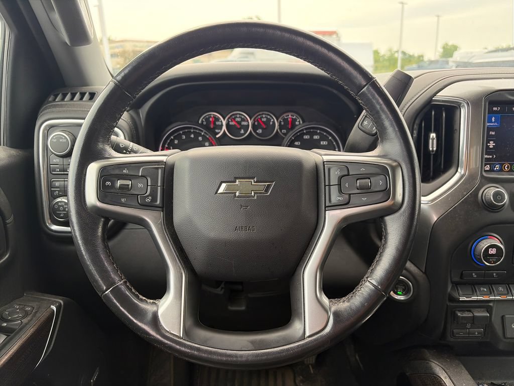 Used 2022 Chevrolet Silverado 1500 RST w/ Redline Edition AWD/4WD image 11