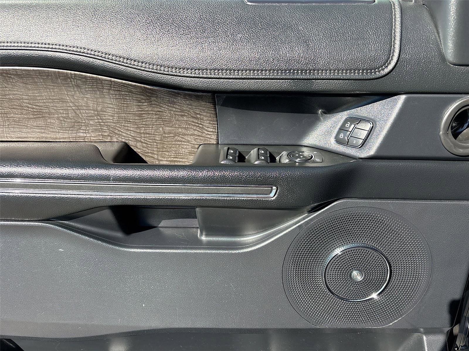 Used 2020 Ford Expedition Limited image 19