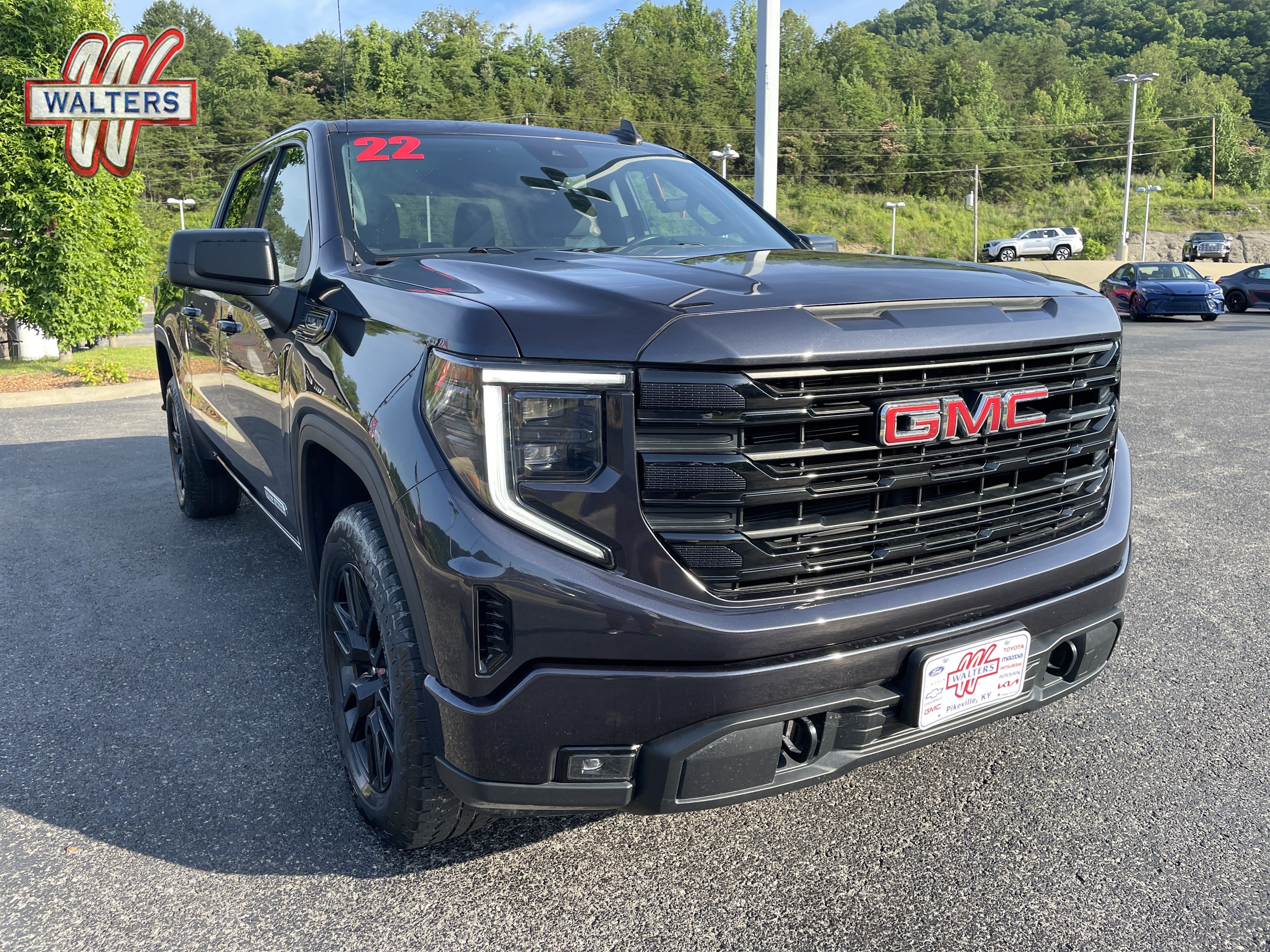 Used 2022 GMC Sierra 1500 Elevation w/ X31 Off-Road Package AWD/4WD image 1