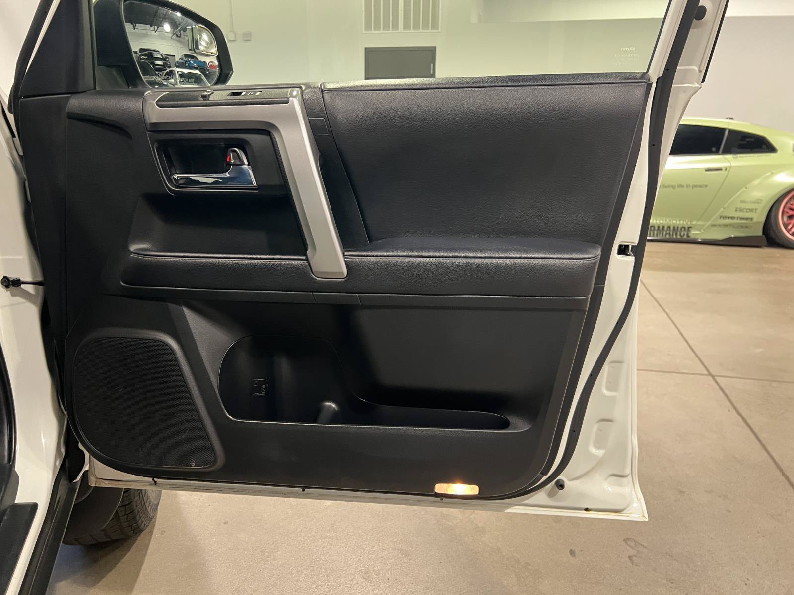 Used 2022 Toyota 4Runner SR5 AWD/4WD image 38