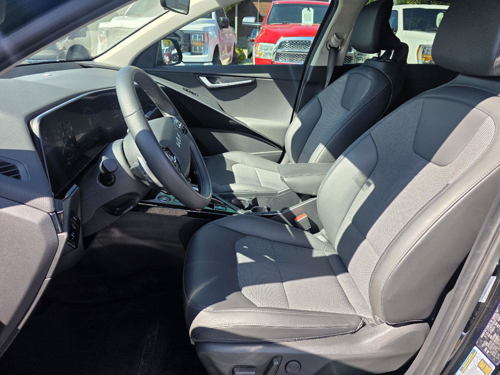 Used 2024 Kia Niro Wind w/ Wind Preserve Package FWD image 7