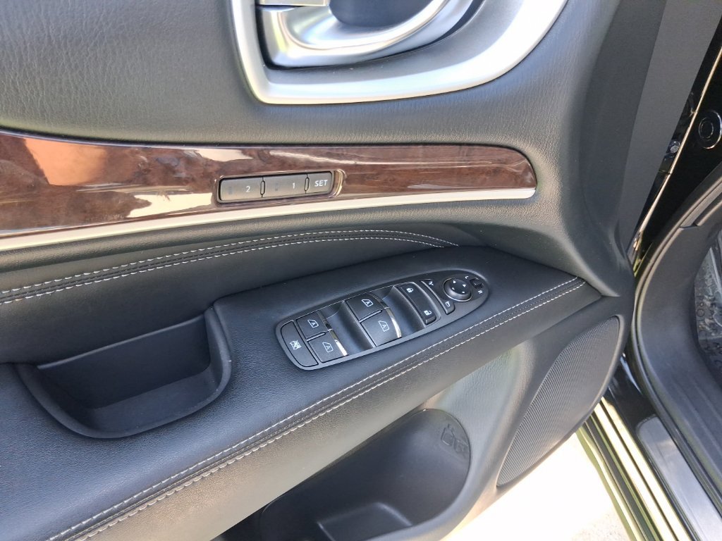 Used 2020 INFINITI QX60 Luxe w/ Sensory Package FWD image 16