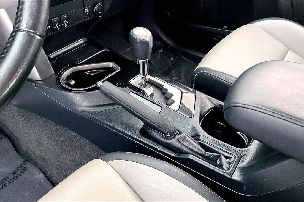 Used 2017 Toyota RAV4 Limited image 17