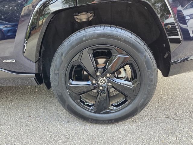 Used 2021 Toyota RAV4 XSE AWD/4WD image 17