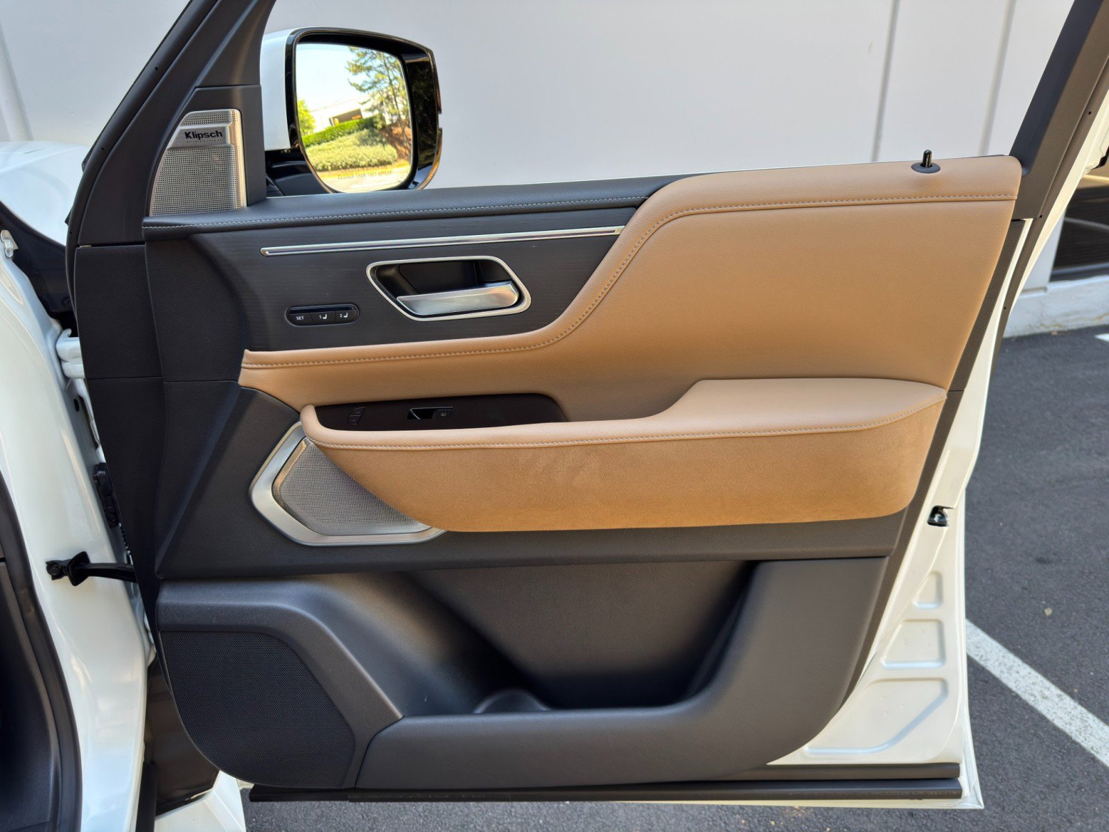 Used 2025 INFINITI QX80 Sensory w/ Premium Cargo Package AWD/4WD image 52