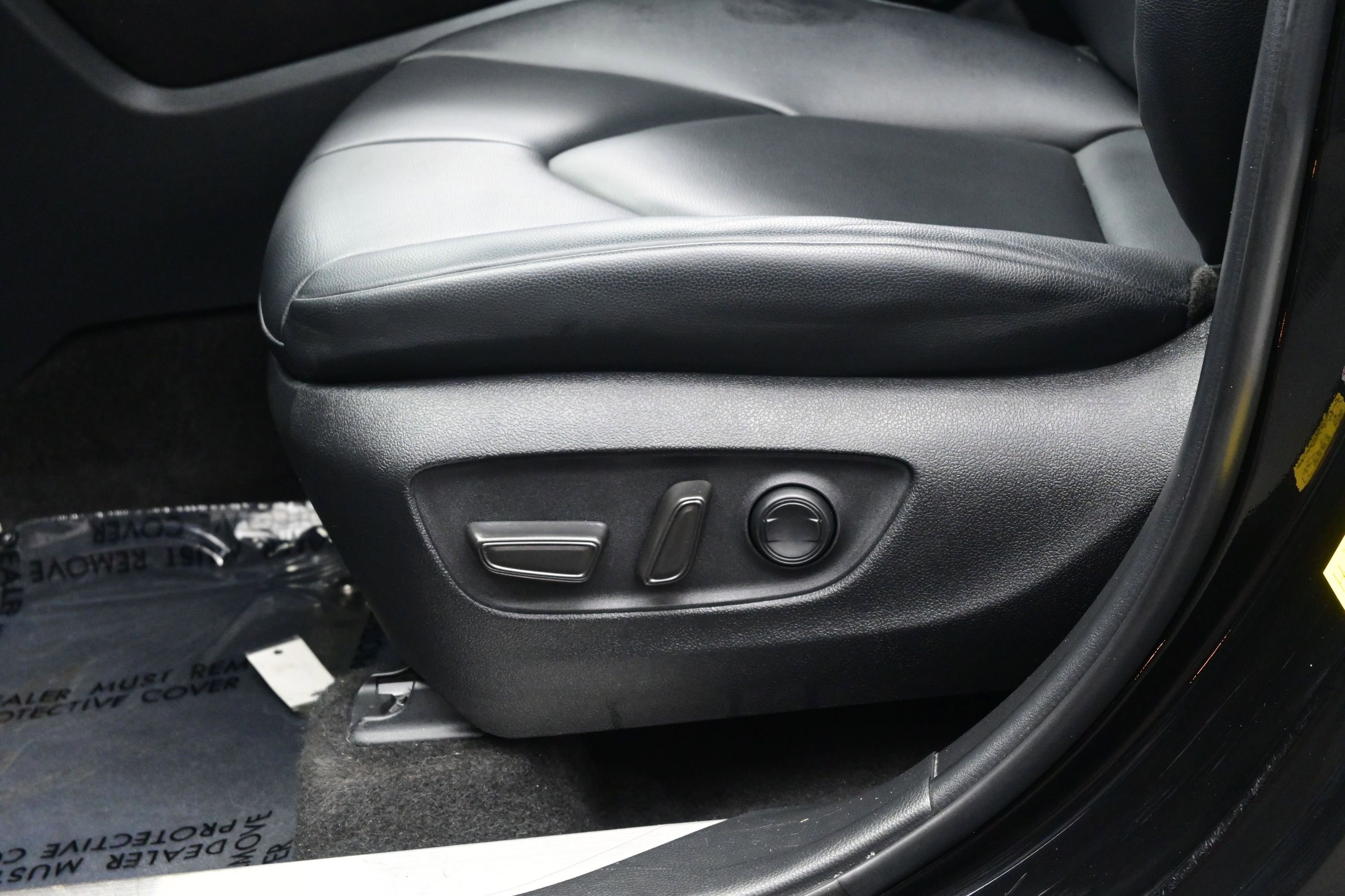 Used 2023 Toyota Highlander XLE AWD/4WD image 11