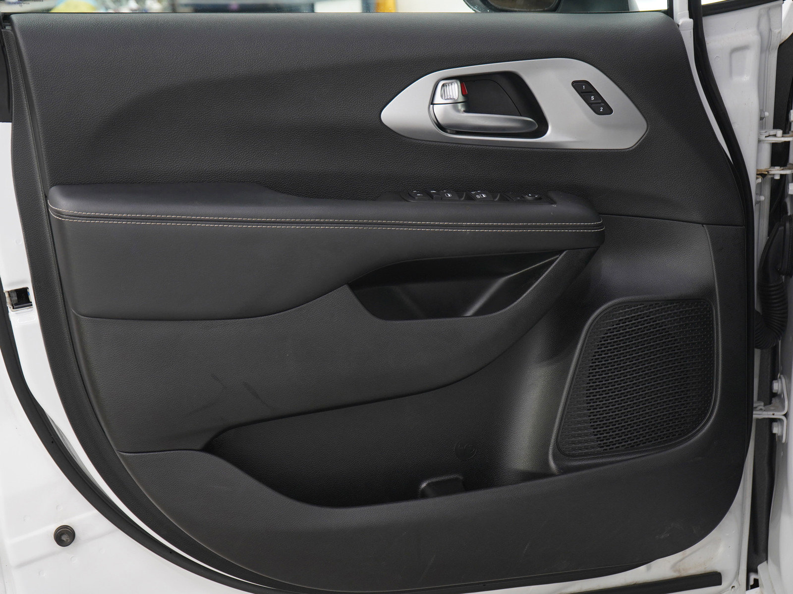 Used 2023 Chrysler Pacifica Touring-L w/ S Appearance Package AWD/4WD image 21