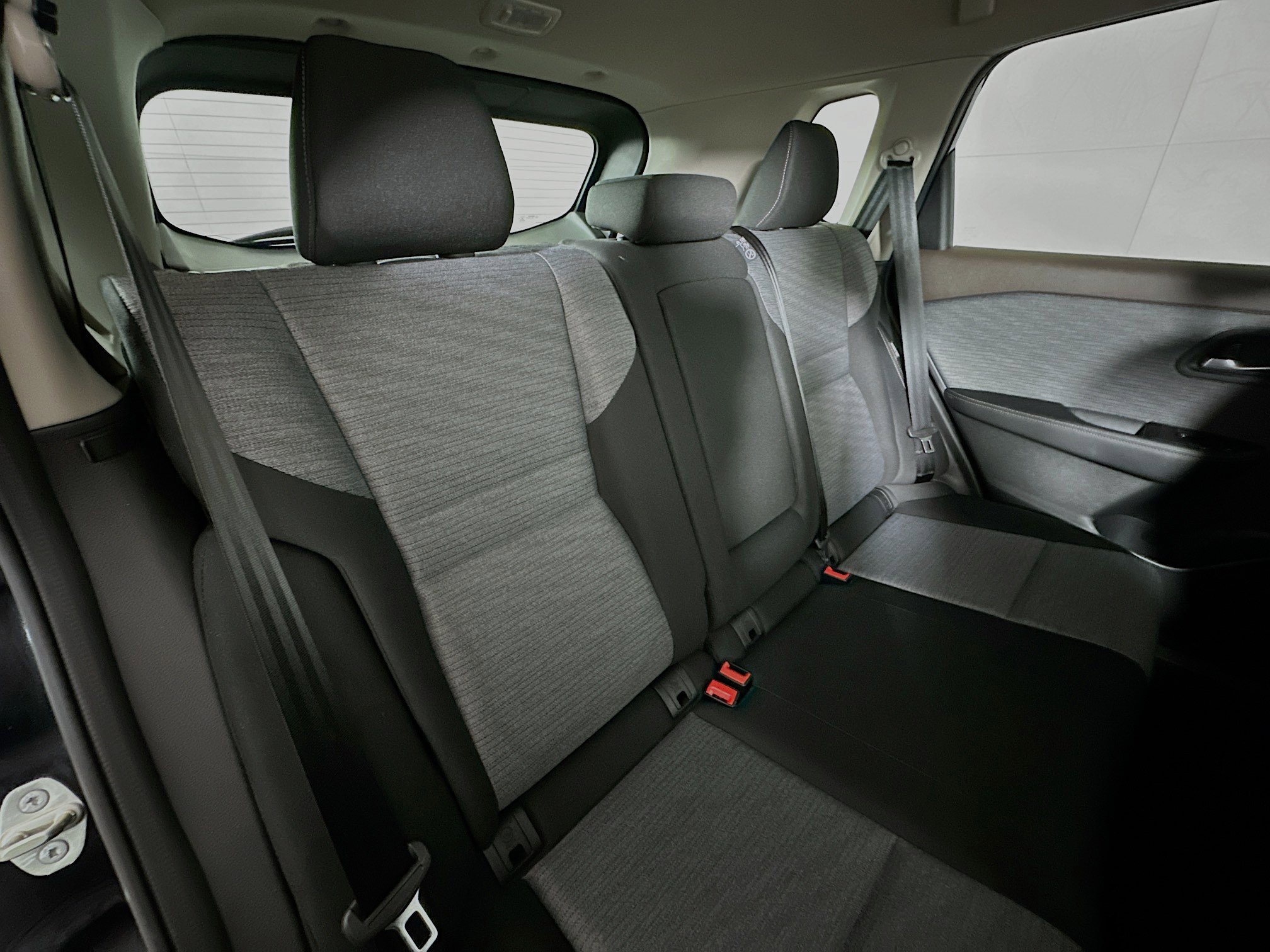 Used 2023 Nissan Rogue SV image 25