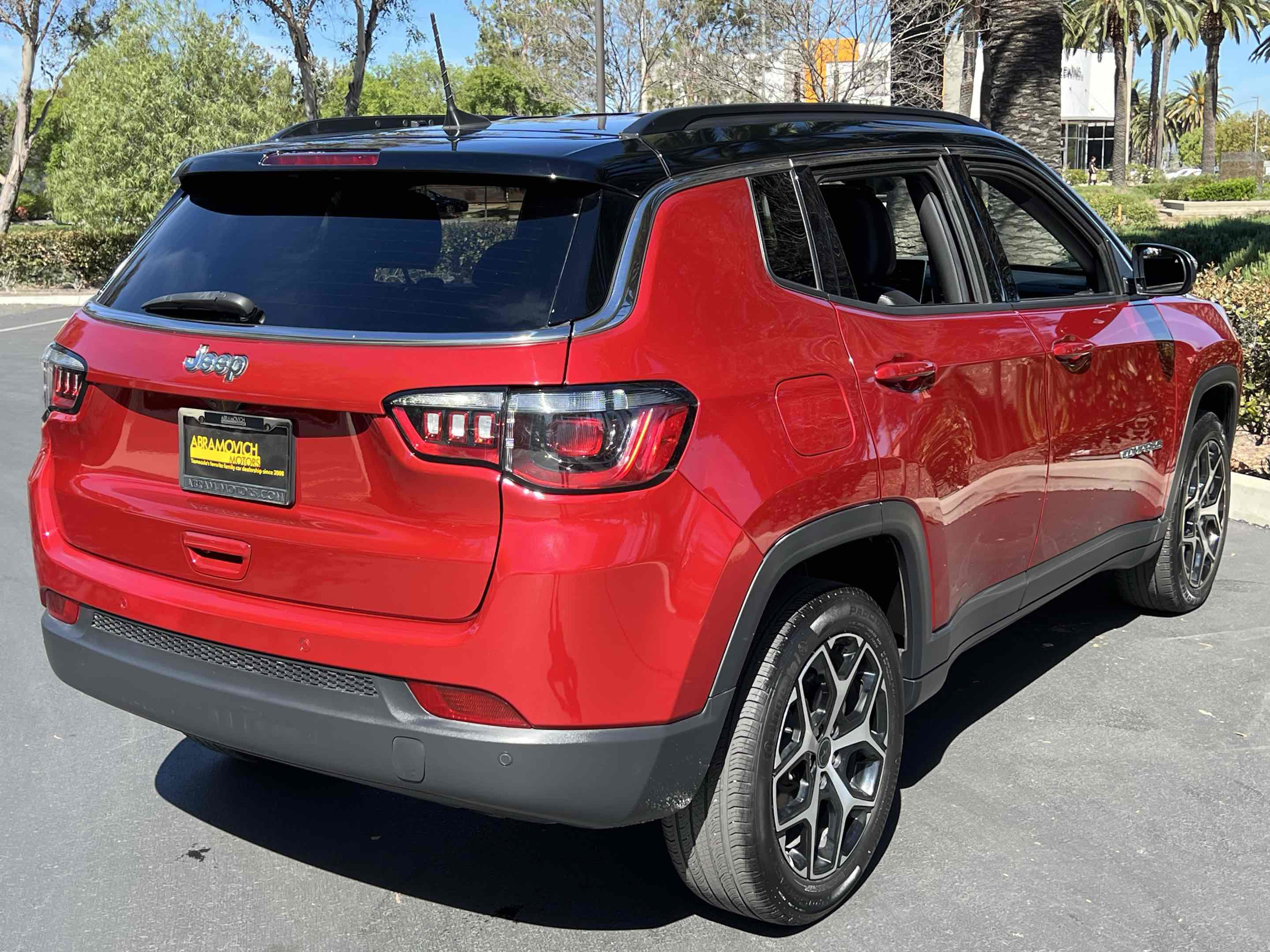 Used 2025 Jeep Compass Limited image 21