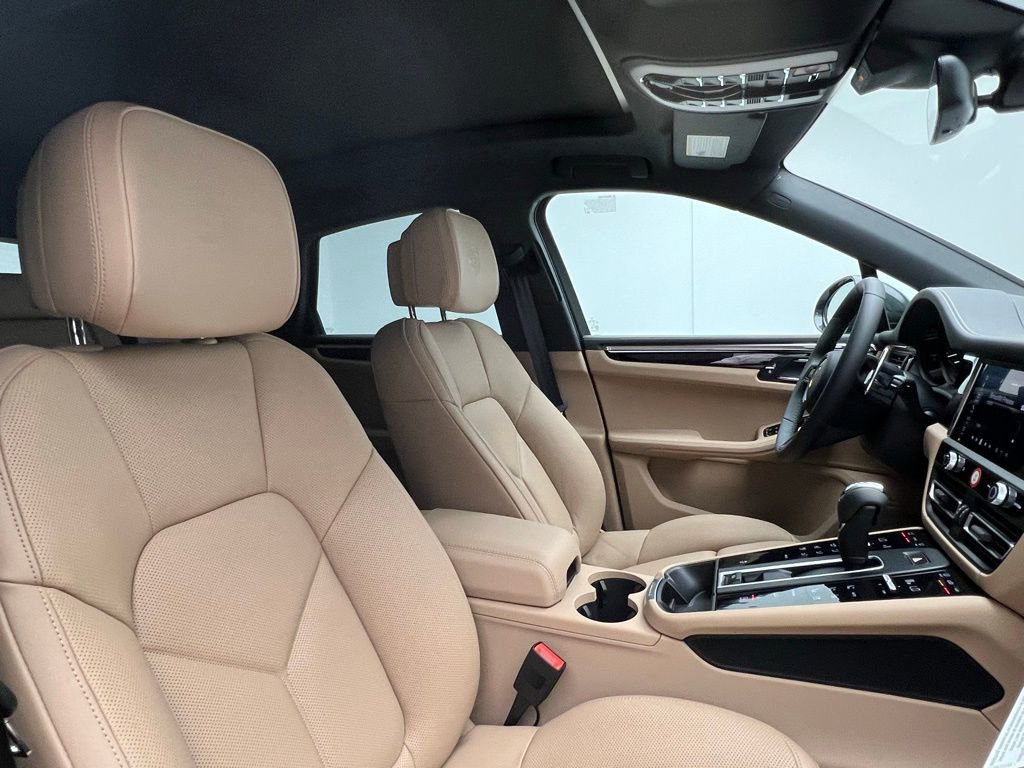 New 2026 Porsche Macan image 18