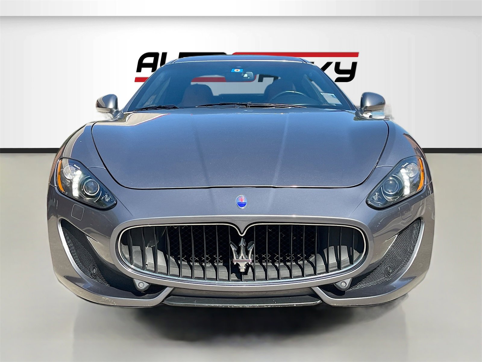 Used 2017 Maserati GranTurismo Sport image 2