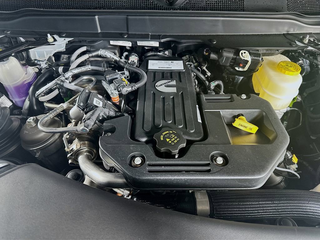 New 2025 RAM 3500 Laramie AWD/4WD image 18