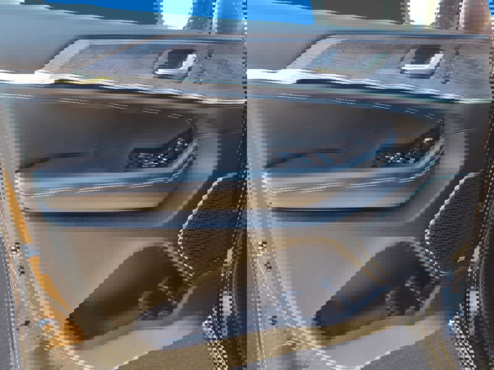 Used 2023 Jeep Grand Cherokee L Overland w/ Advanced Protech Group III image 13